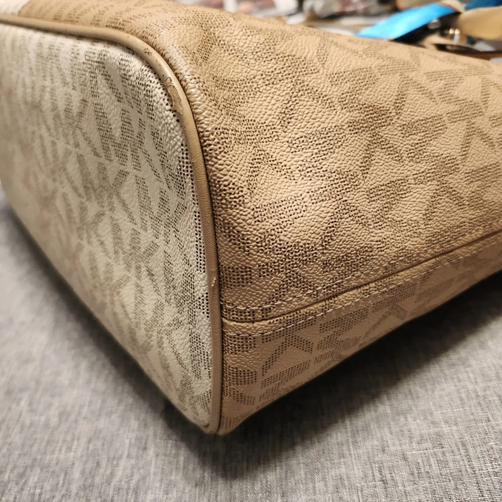 Michael Kors Large Jet Set Camel Multicolor Zip Top Tote